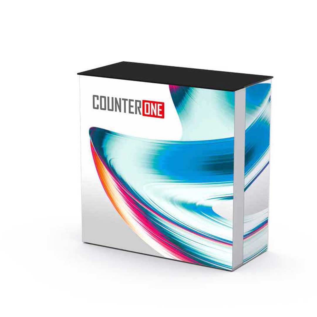 LEDUP Counter One mit bedruckter Seitenbespannung und dunkler Tischplatte, in leichter Schrägansicht dargestellt