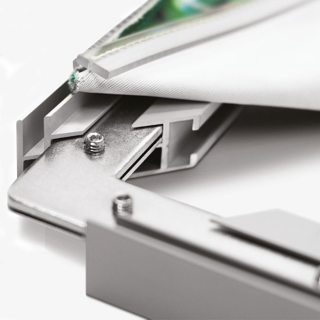 Detailansicht einer Eckverbindung des Aluminiumrahmens